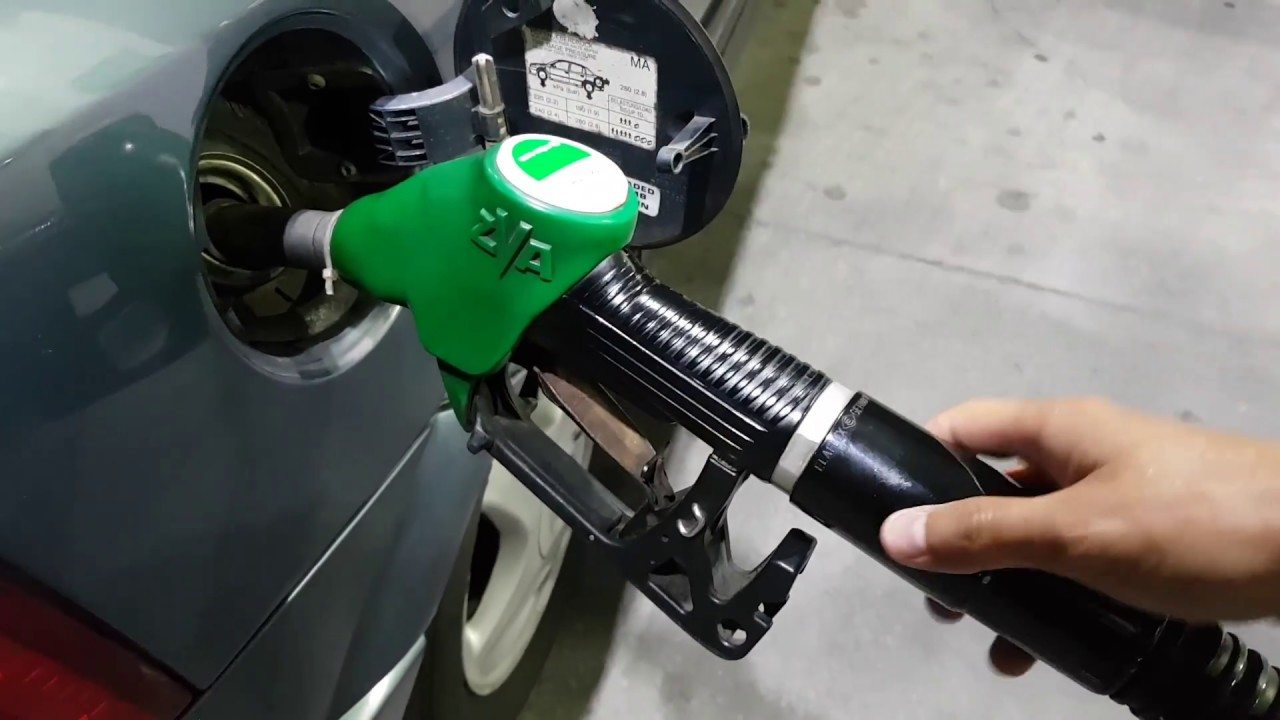 Jak tankować paliwo na stacji benzynowej