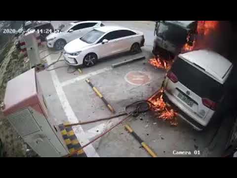 Pożar na stacji ładowania samochodów elektrycznych